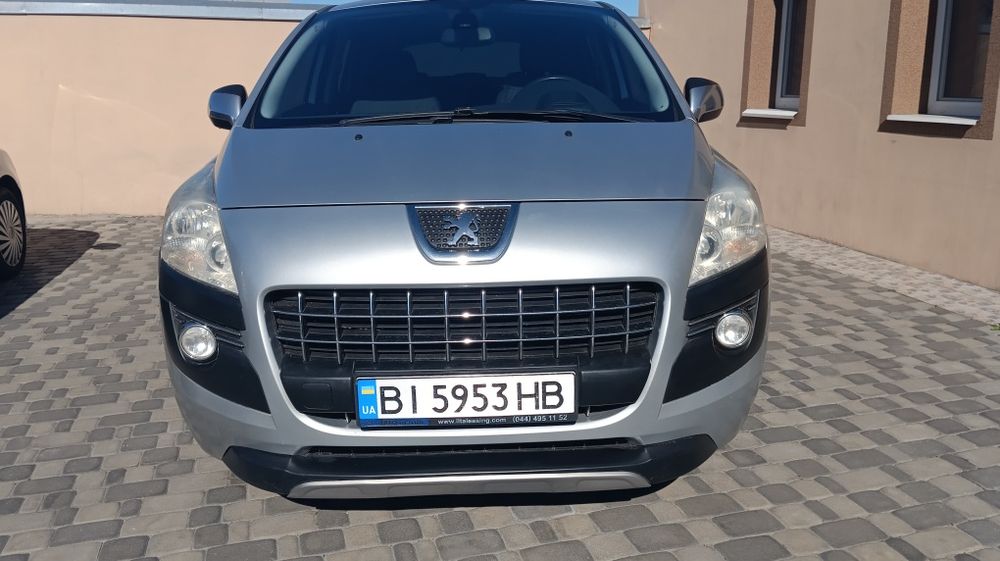 Продам автомобиль Пежо 3008.