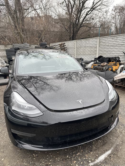 Капот Tesla Model 3 Y