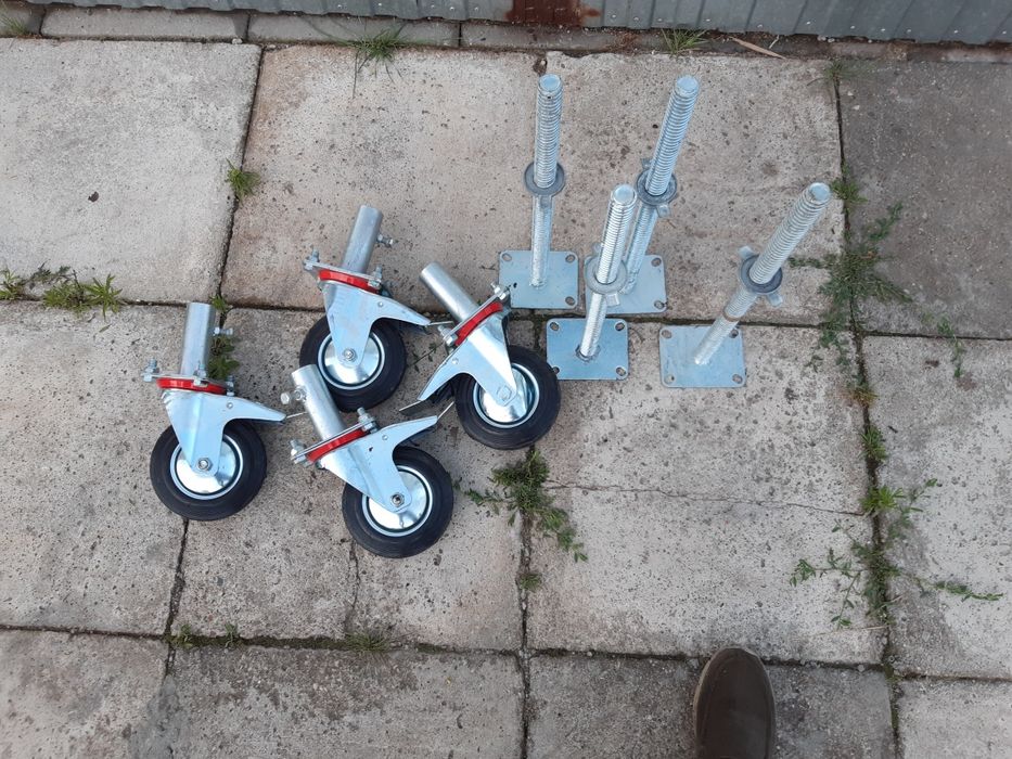 Kółka koła warszawskie, stopy podstawki regulowane, rusztowanie warsza