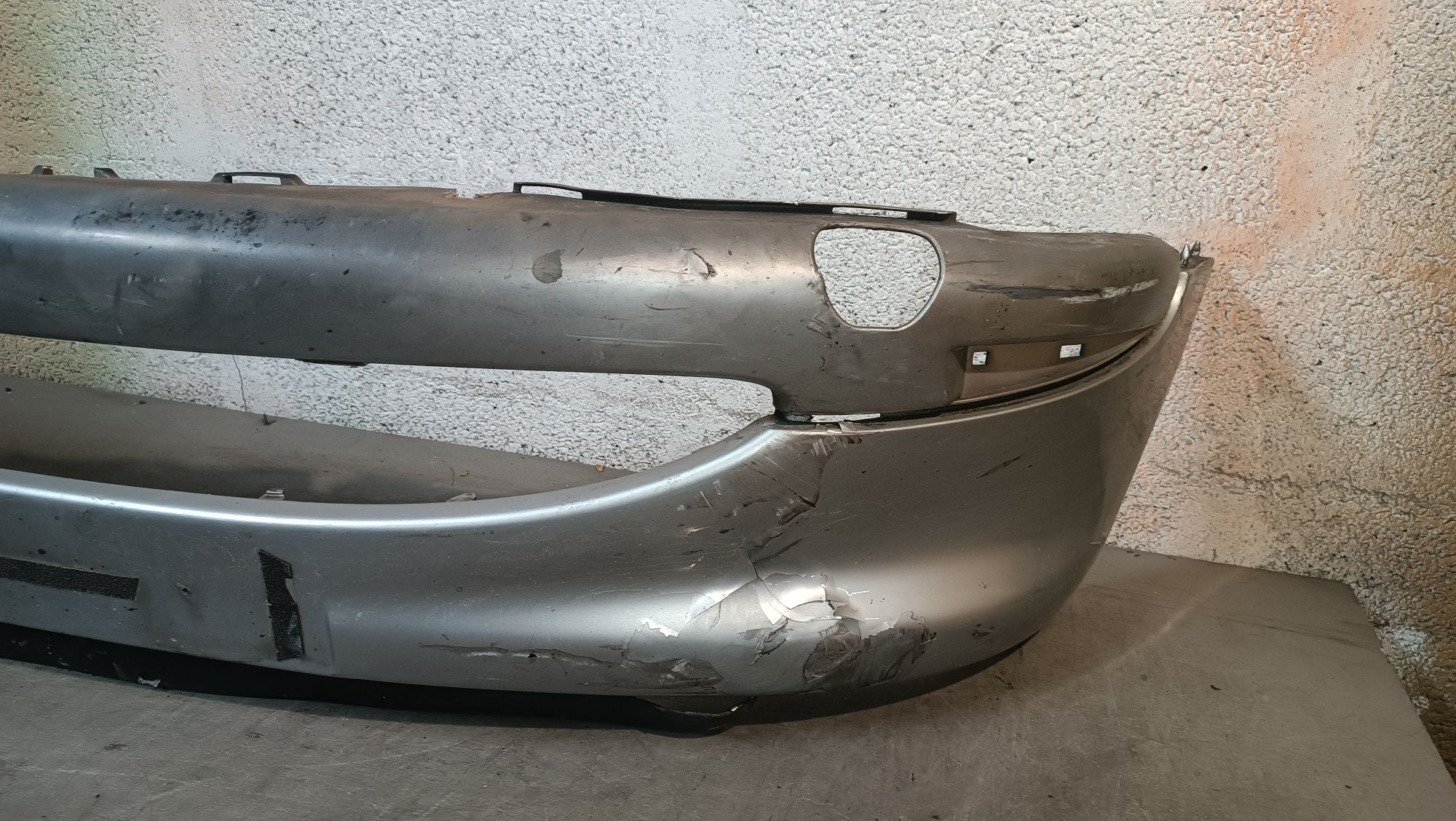Vendo parachoque de frente Peugeot 206 HDI ano 2001/02