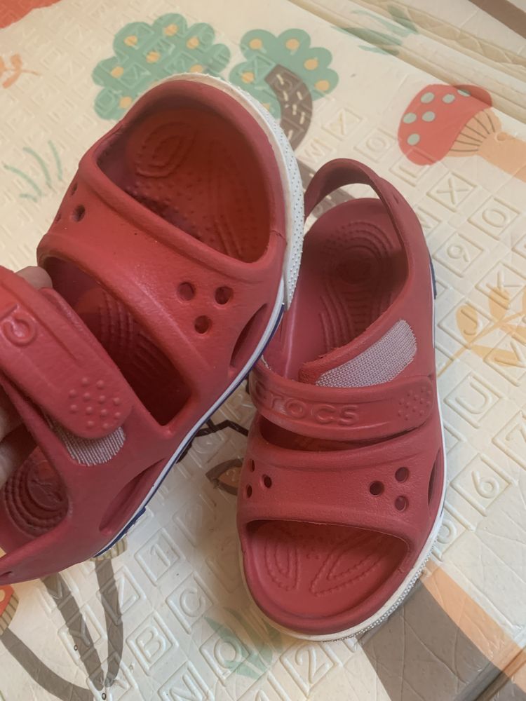 Sandalki crocs c10