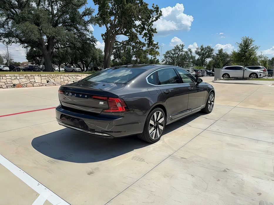 Volvo S90      2024