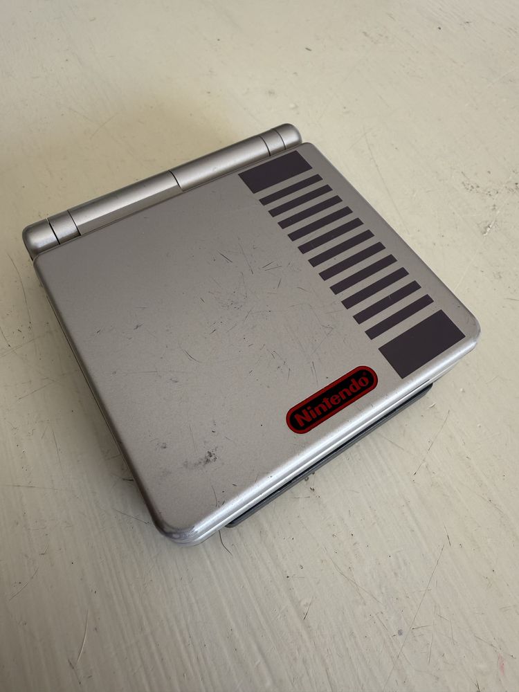 Nintendo Game Boy Advance SP NES Edition - 100% sprawna