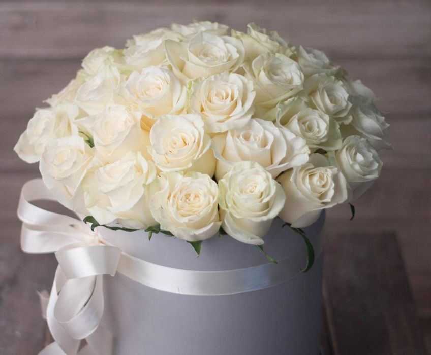 Квіти в коробках та корзинах