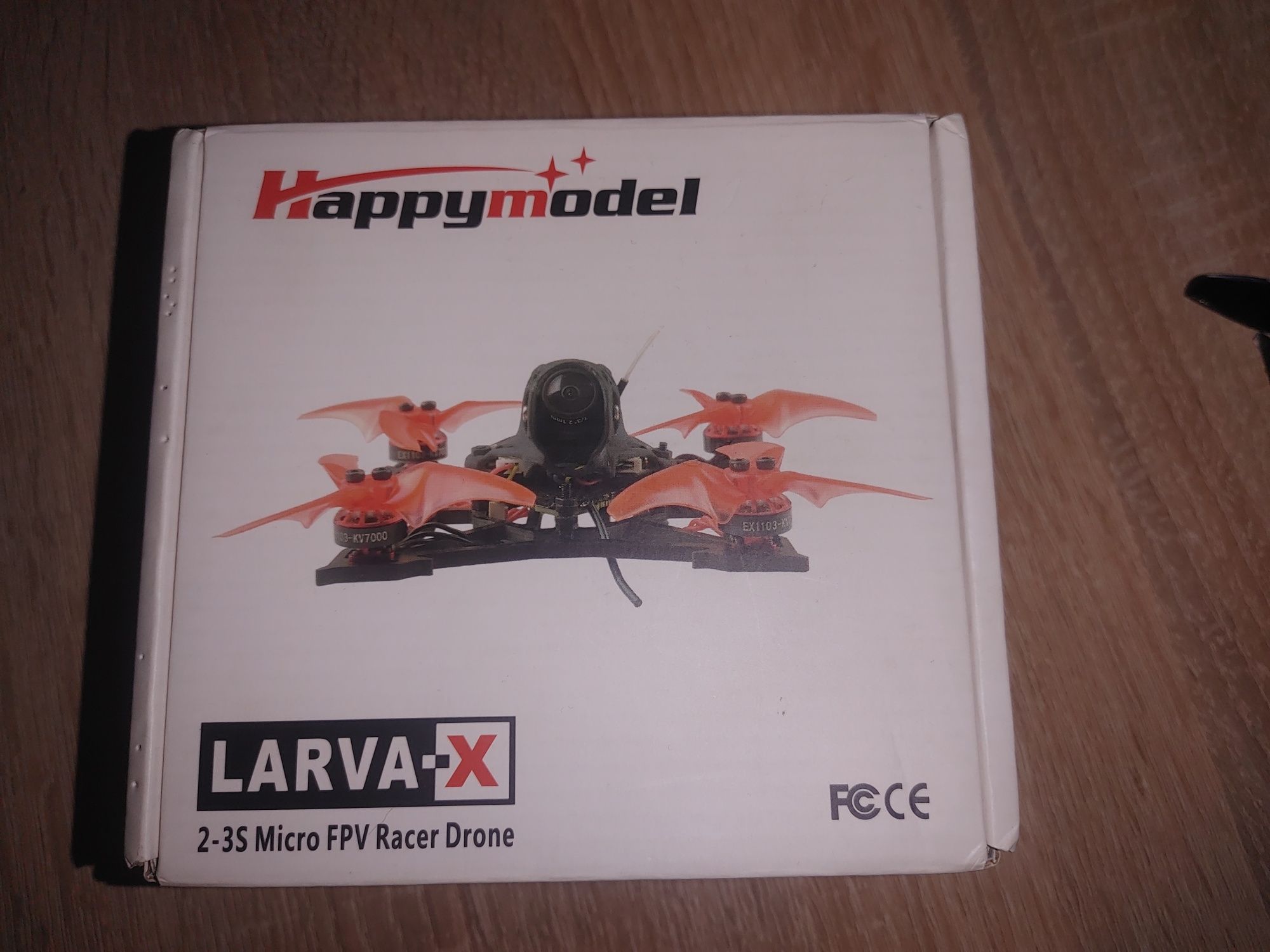 Dron fpv happy model larva x