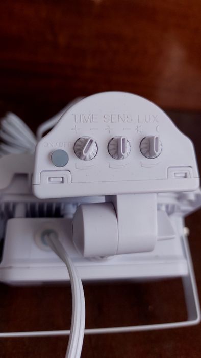 Білий прожектор LED Livarno із датчиком руху та сонячною батареєю. Нім