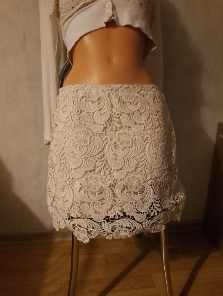 Krótka spódniczka żakardowa biała