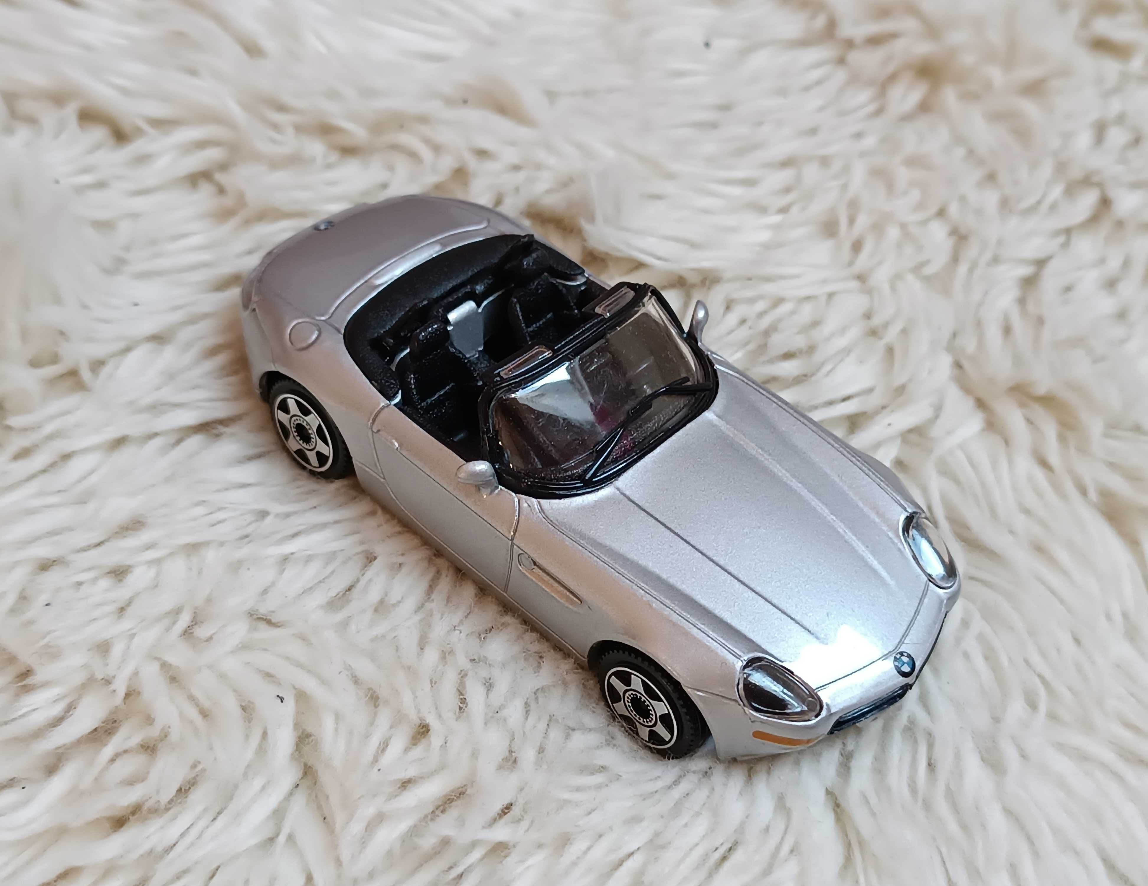 Samochodziki autko auto BMW Z8 Burago 1/43 srebrny kabriolet zabawka