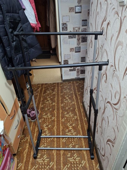Продам вешалку для верхней одежды