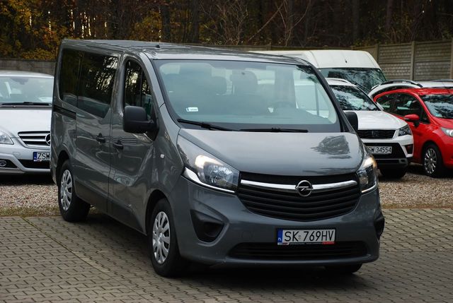 Opel Vivaro Kupiony w salonie 1właścic 9 osobowy stan bardzo dobry faktura VAT 23%
