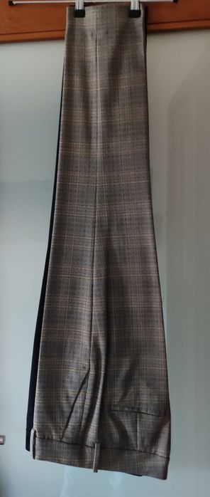 Calças Zara, em fazenda fininha