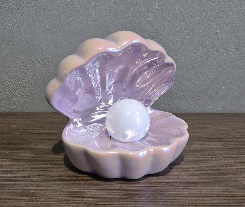 Mała ceramiczna nocna lampka Muszla z perłą