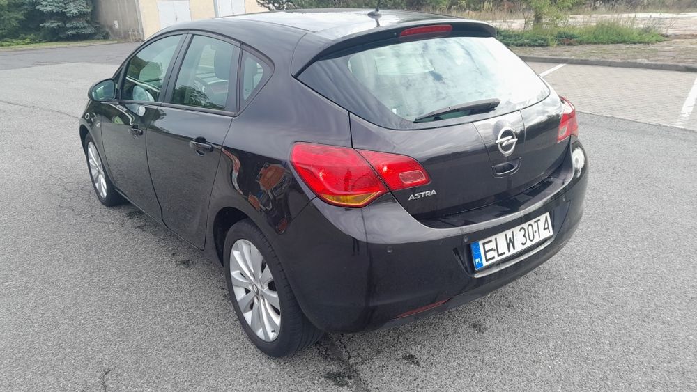 Opel Astra J 1.6 115KM htb 5drzwi prywatnie bezwypadkowa 2010r