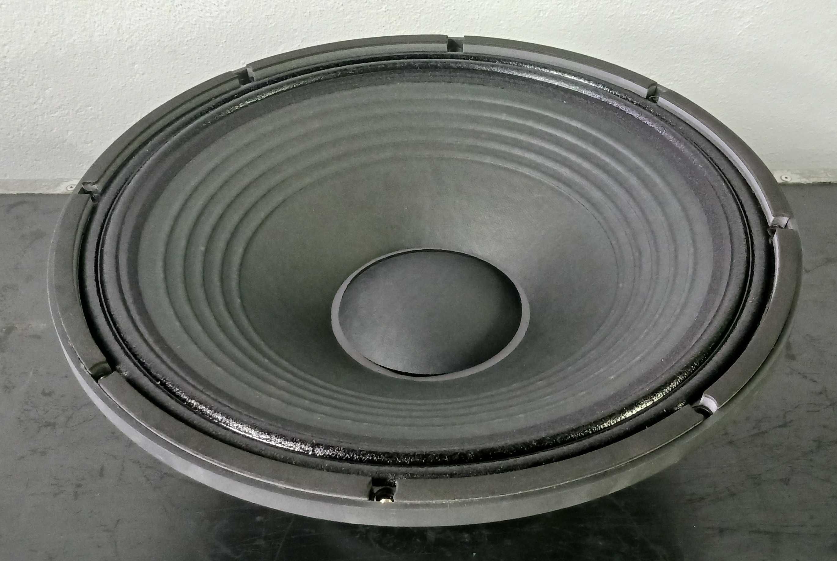 Altifalante Thomann 15" 4ohms - 300w RMS / 1200W Pico - NOVO