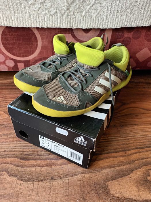 Buty adidas halowe