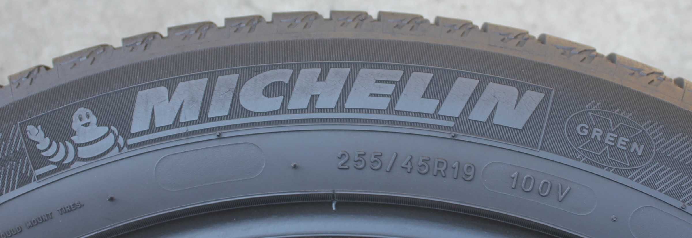 Літні шини _ літня резина 255/45/R19 Michelin Latitude Sport 3