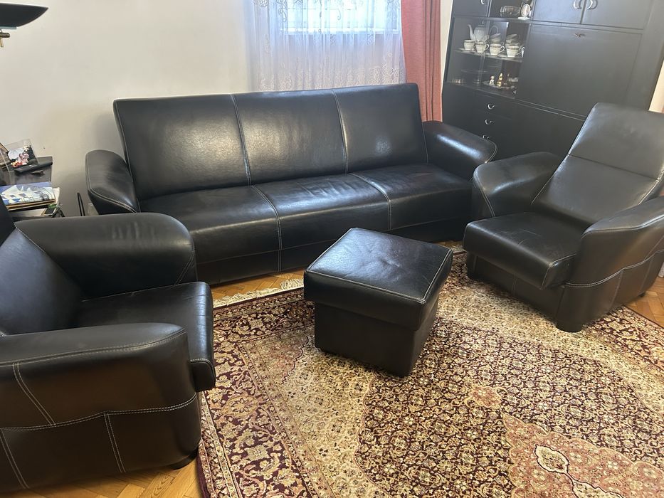 skórzana rozkładana kanapa i fotel