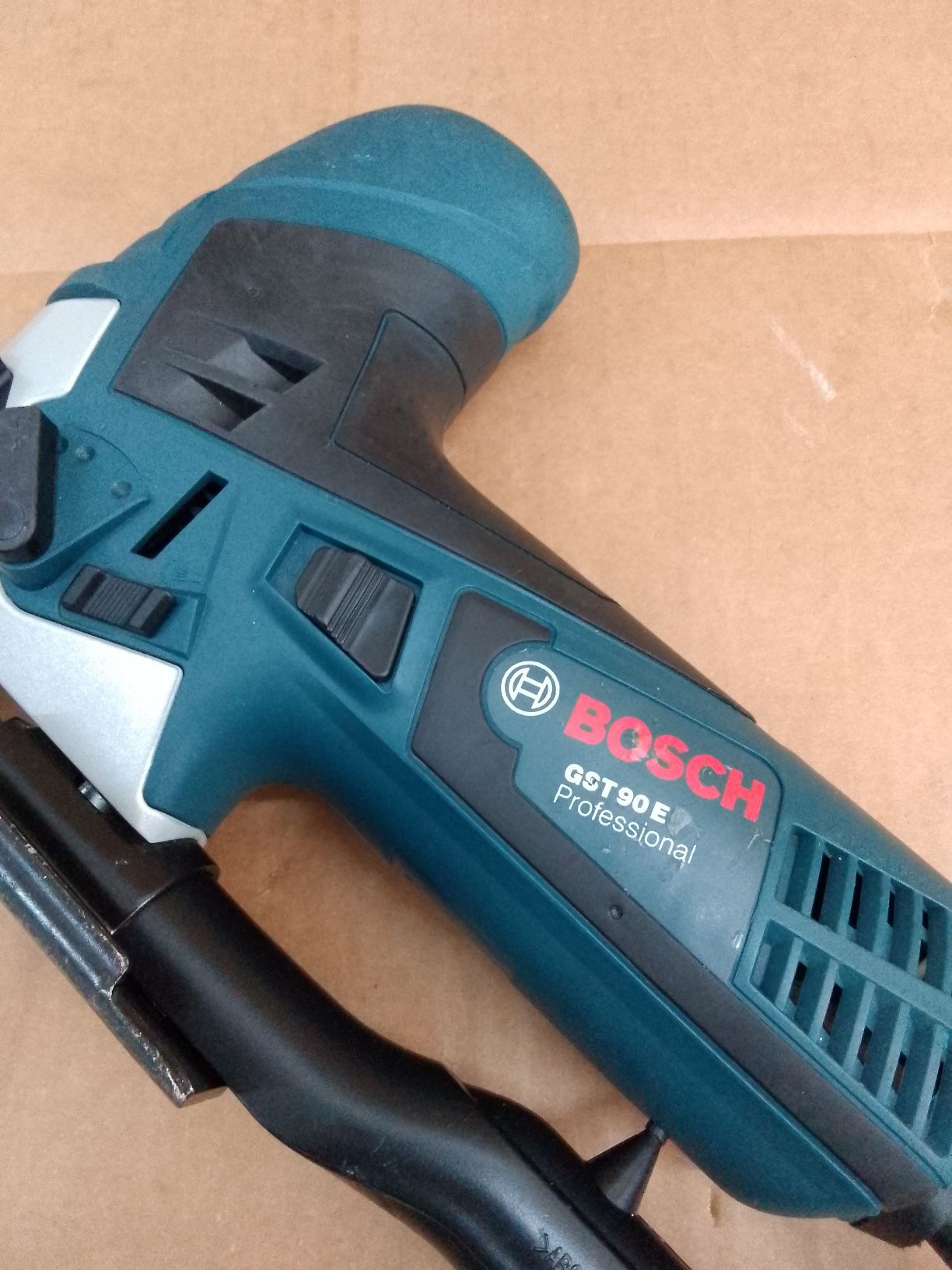 Bosch GST 90 E Wyrzynarka Regulacja Obrotów 650W