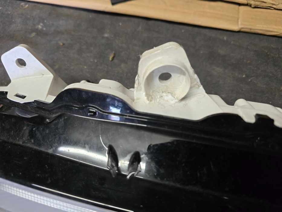 lampa przód DRL Peugeot 208 II