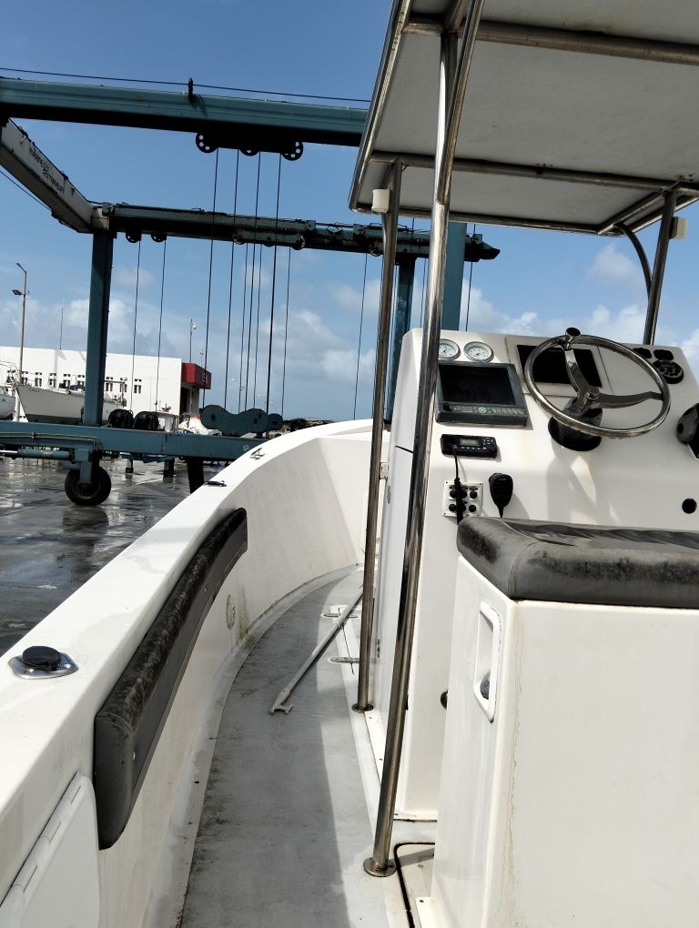 Barco de sonho semi-novo com 7 m