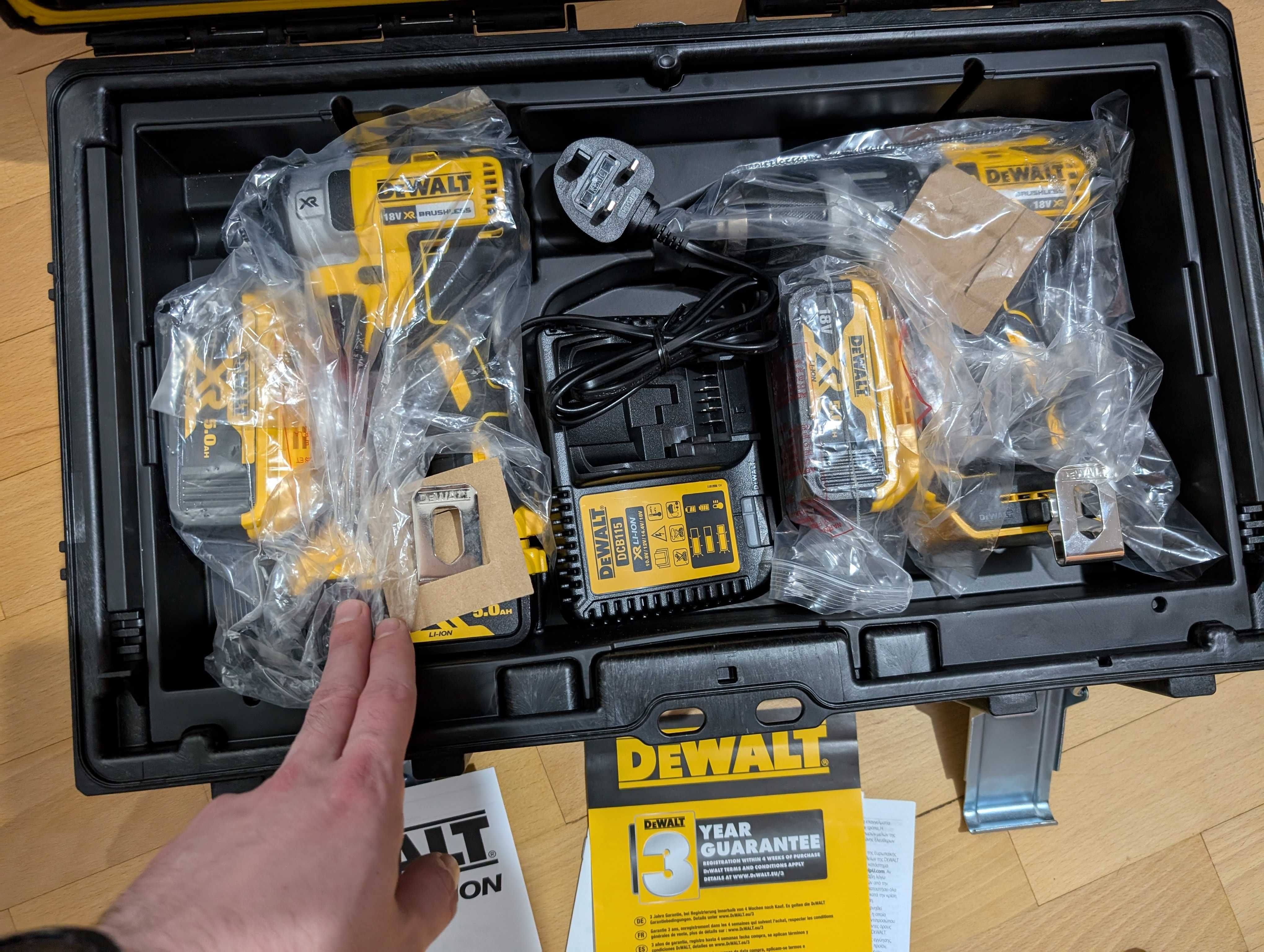 Новий електроінструмент DEWALT з особистої колекції, куплений в Англії