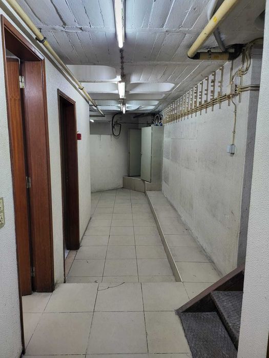 Arrenda Espaço Comercial Avenida João XXI, 72