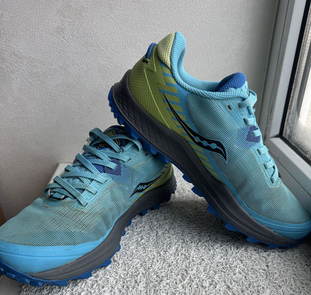 Продам жіночі кросівки Saucony