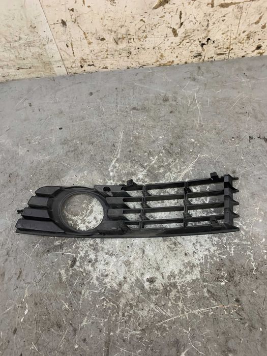 Audi A4 B6 Atrapa Zderzaka Kratka Przód