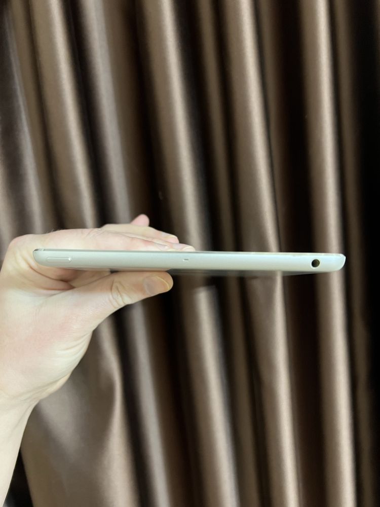 Планшет Apple iPad mini Wi-Fi 16GB MD531 White