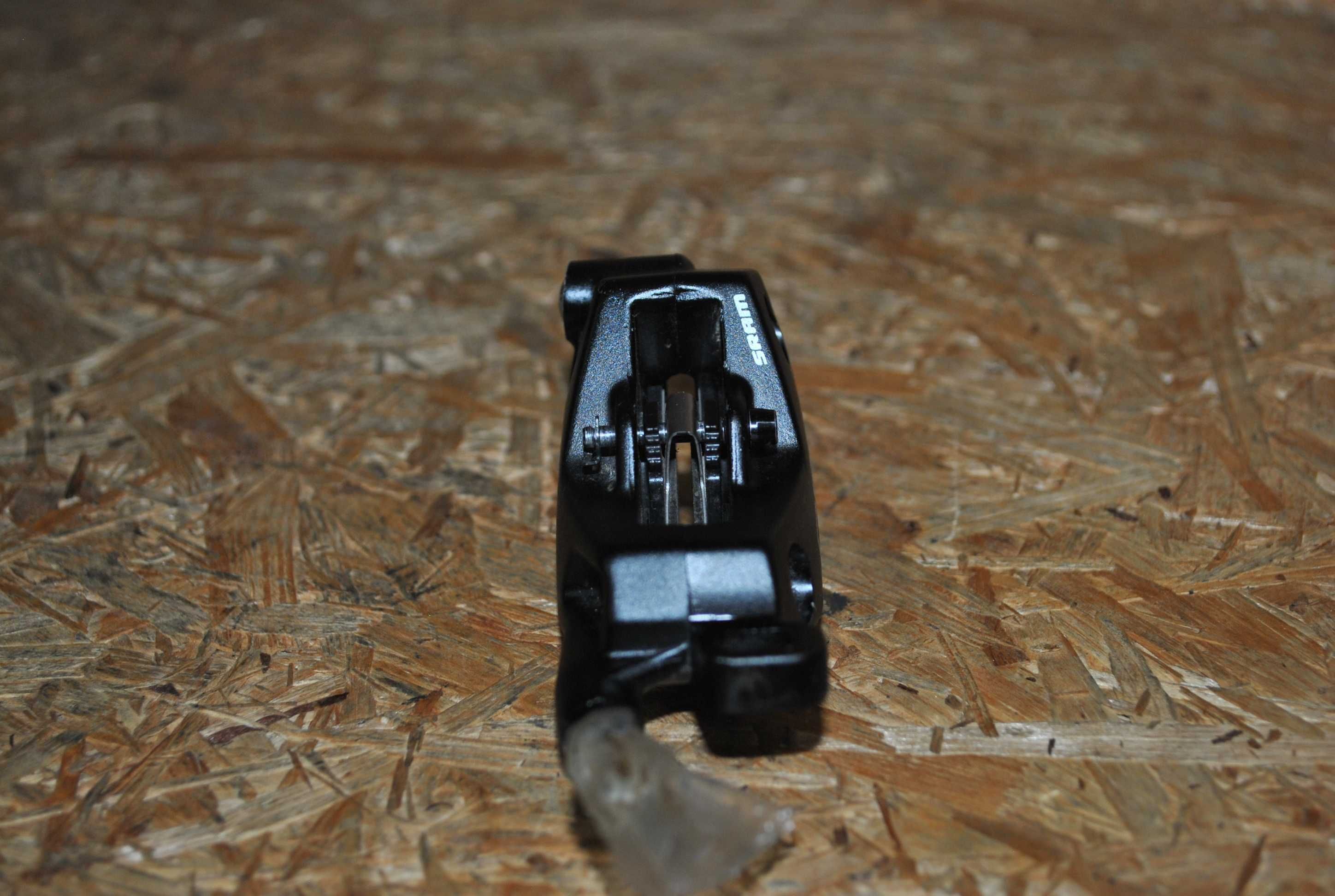 Iealny Zacisk hamulca tarczowego SRAM DB8 Enduro 4 tłoki 2