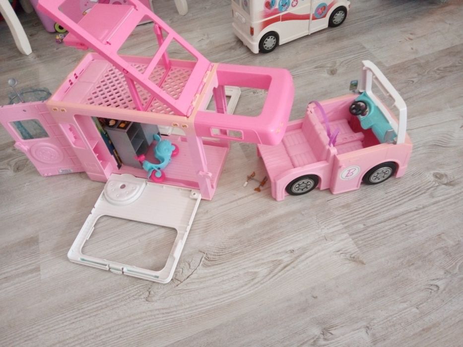 Camper Barbie duży