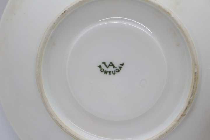 Chávena Chá Hexagonal Vista Alegre Friso Floral e Ouro 1947