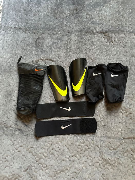 Щитки та тримачі для них Nike