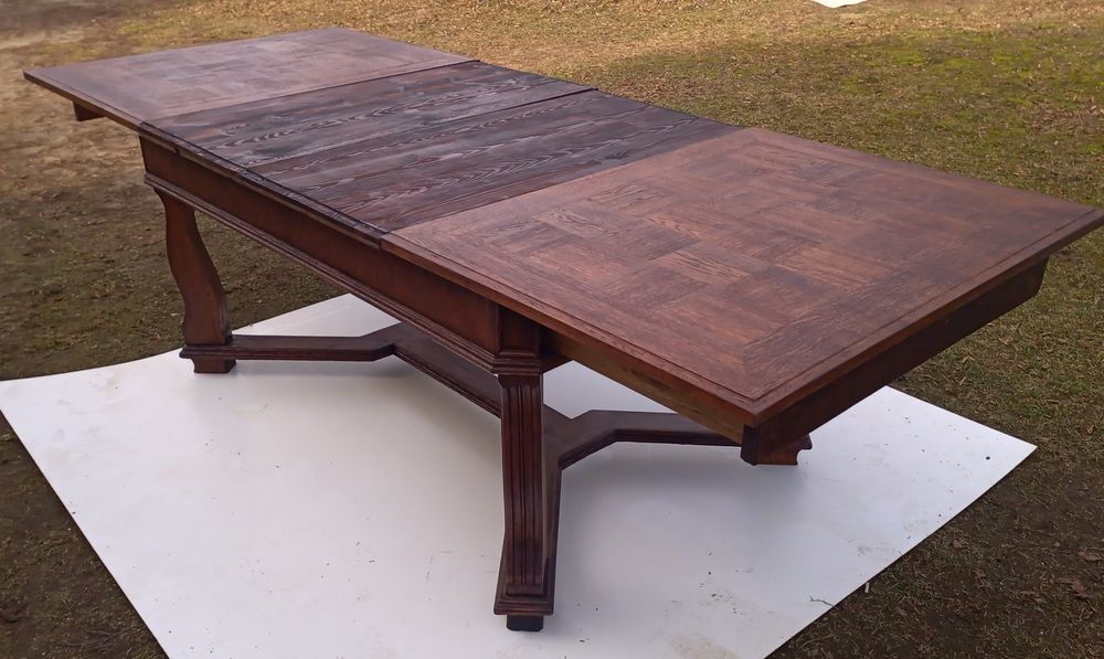 Stół dębowy z krzesłami