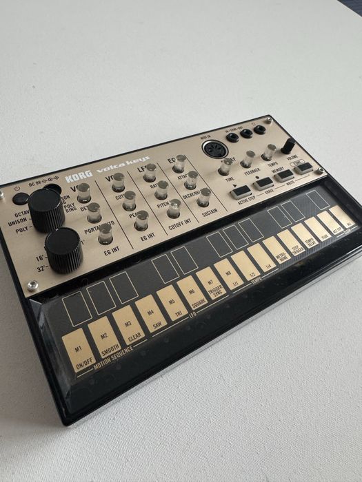 Korg volca keys синтезатор