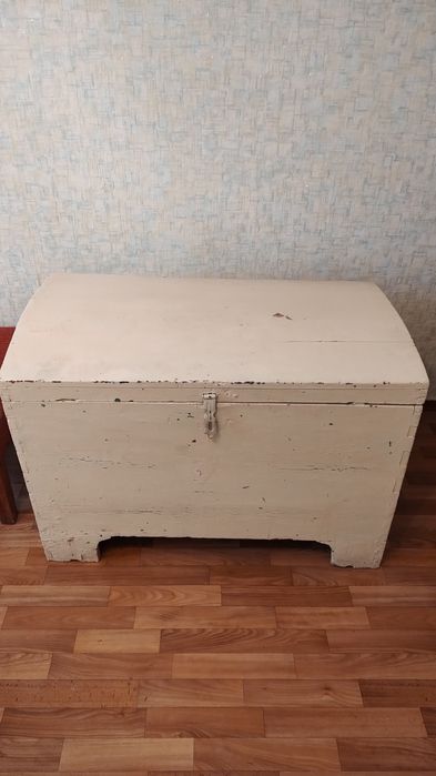 Сундук деревянный