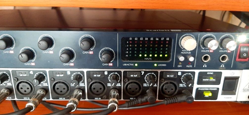 ADAT конвертер, преамп Behringer ADA8000
