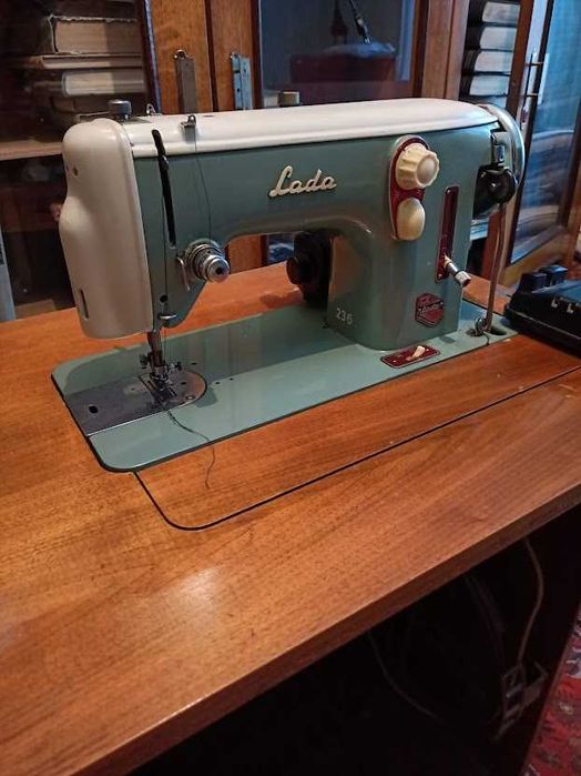 Швейна машинка ЛАДА 236