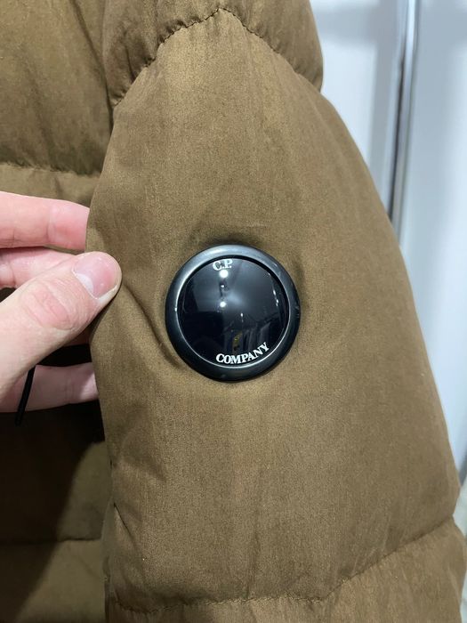 Пуховик C.P. Company коричневий , новий М розмір . Оригінал .
