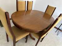 Mesa com 6 cadeiras em madeira