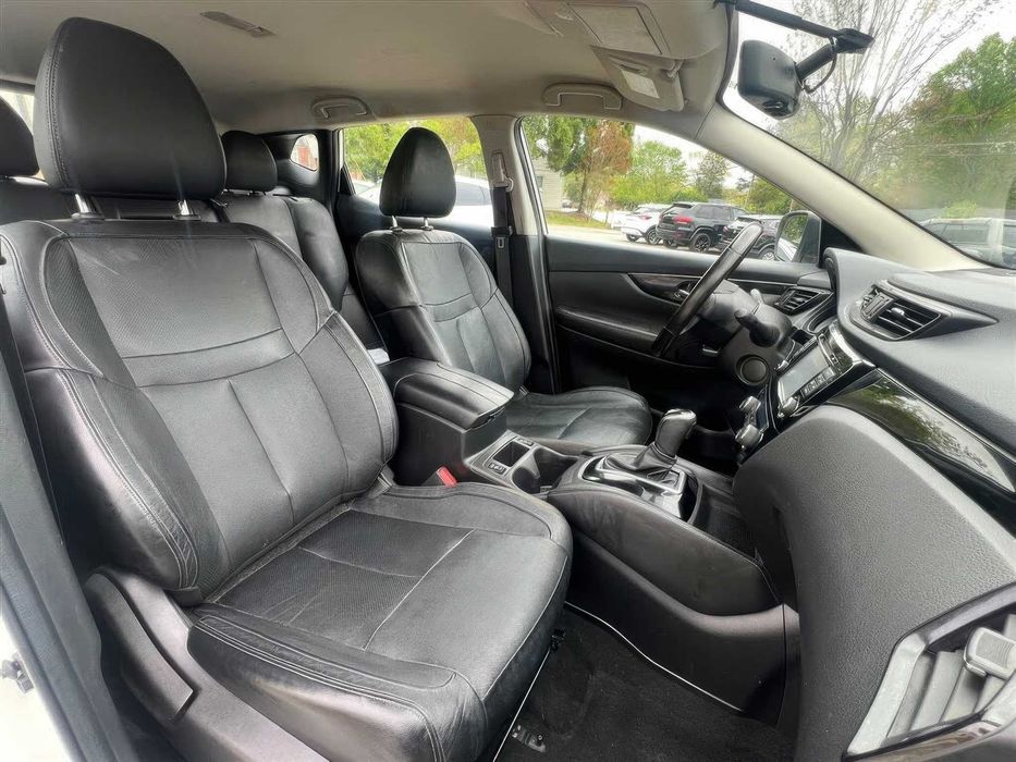 Nissan Rogue Sport SL      2017