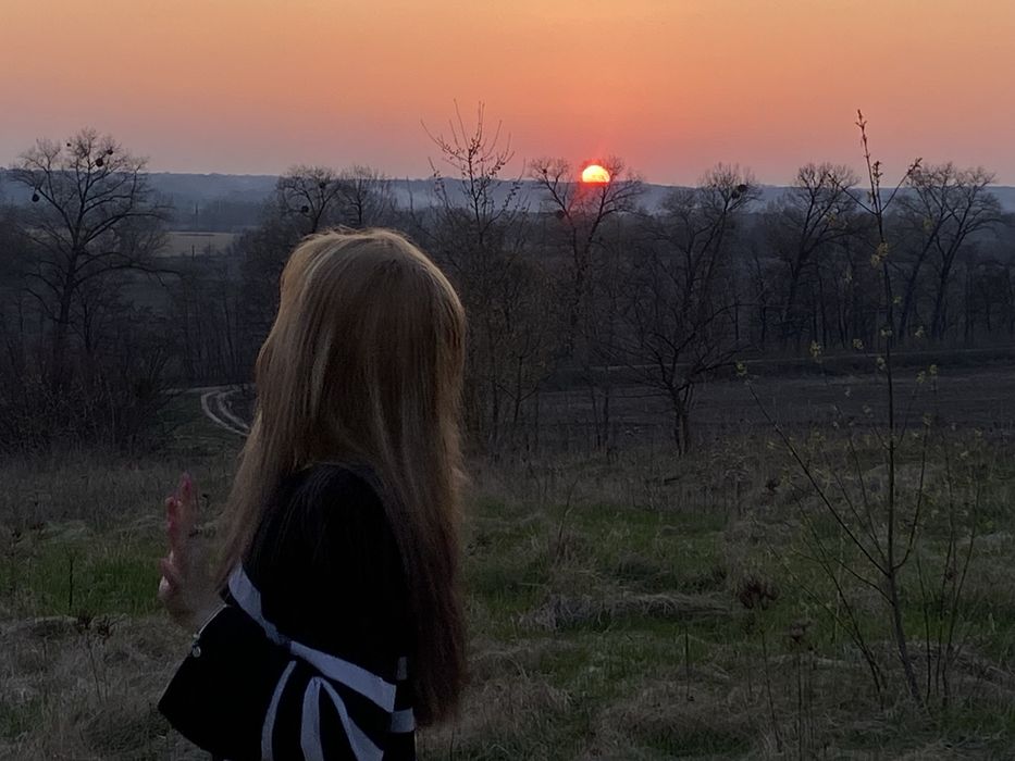 Легенький приємний светрик