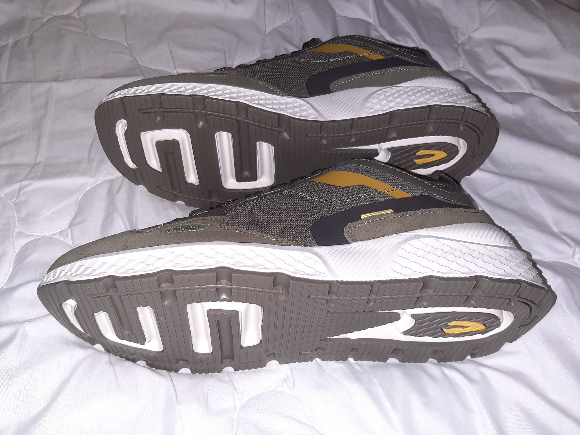 Продам кросівки CAMEL ACTIVE,зелені,р.44.