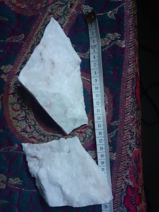 Kwarce mleczne 2 sztuki surowe nieszlifowane