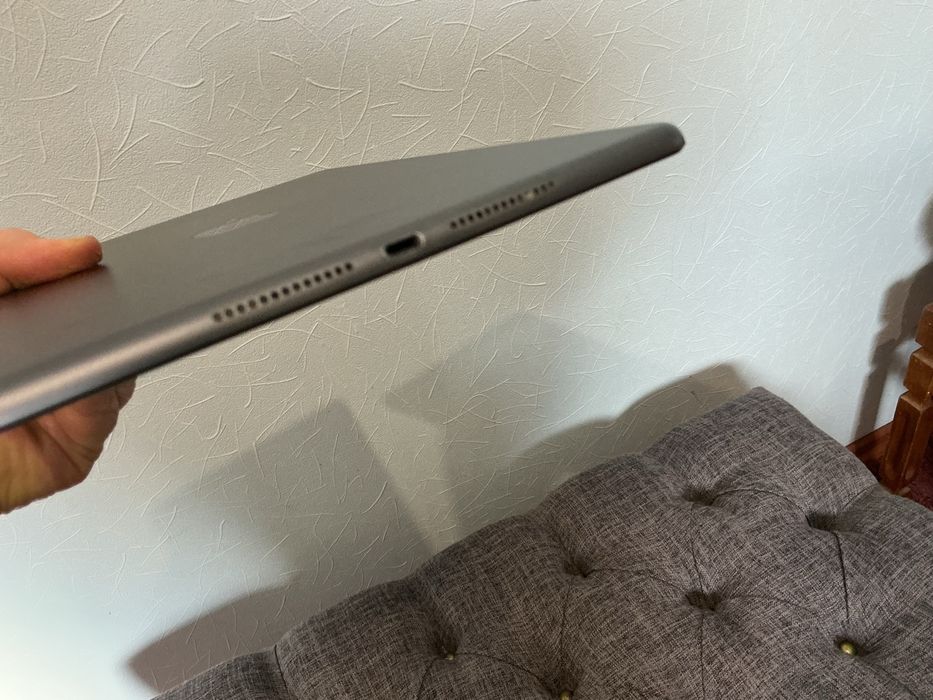 Продам IPad(8thGeneration) wi-fi