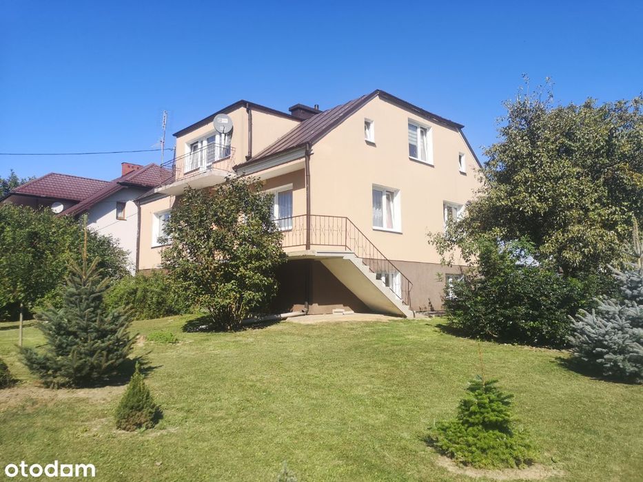 Przestronny dom z garażem i działką 9200 m²