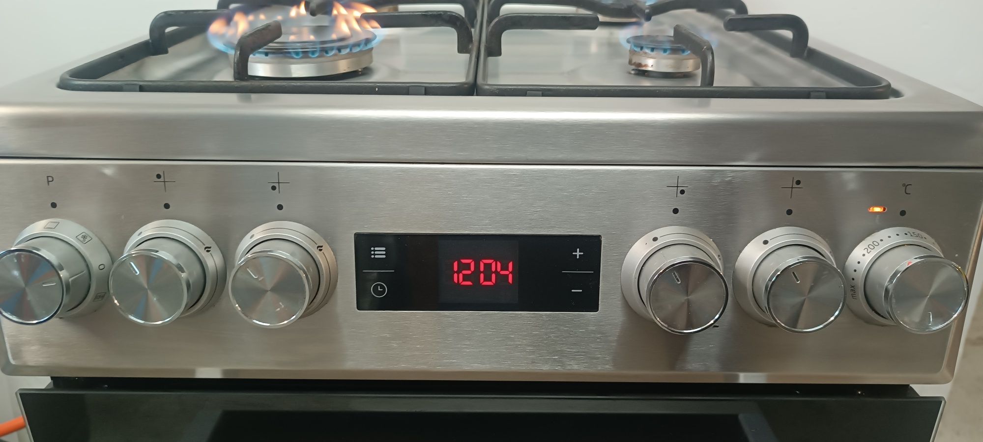 Kuchenka Gazowo Elektryczna Beko 2023r. FSM62321