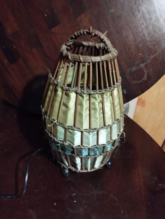 Pleciona lampa podłogowa
