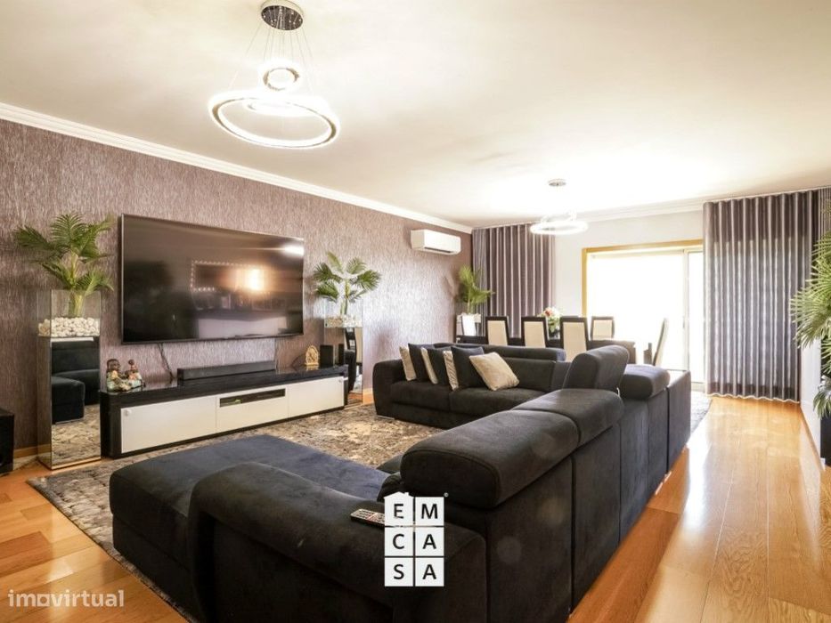 Apartamento T4 com piscina no condominio fechado Mirante da Portela