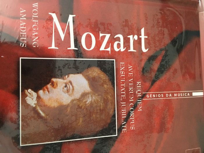 Livros + CDs de Mozart, Strauss e Vivaldi